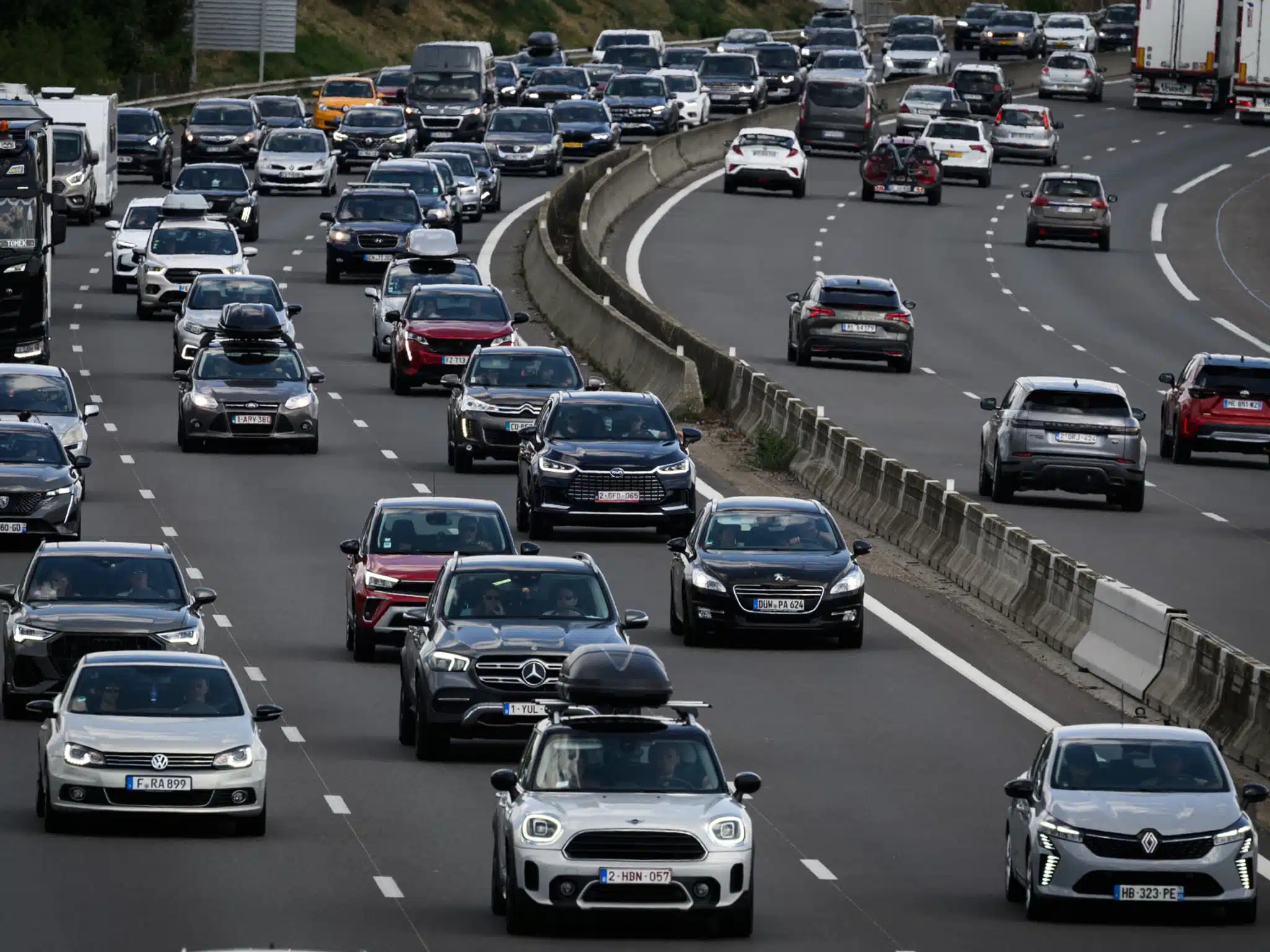 automobilistes cet équipement sera désormais obligatoire à partir du 1er janvier 2026 pour circuler sur les routes espagnoles
