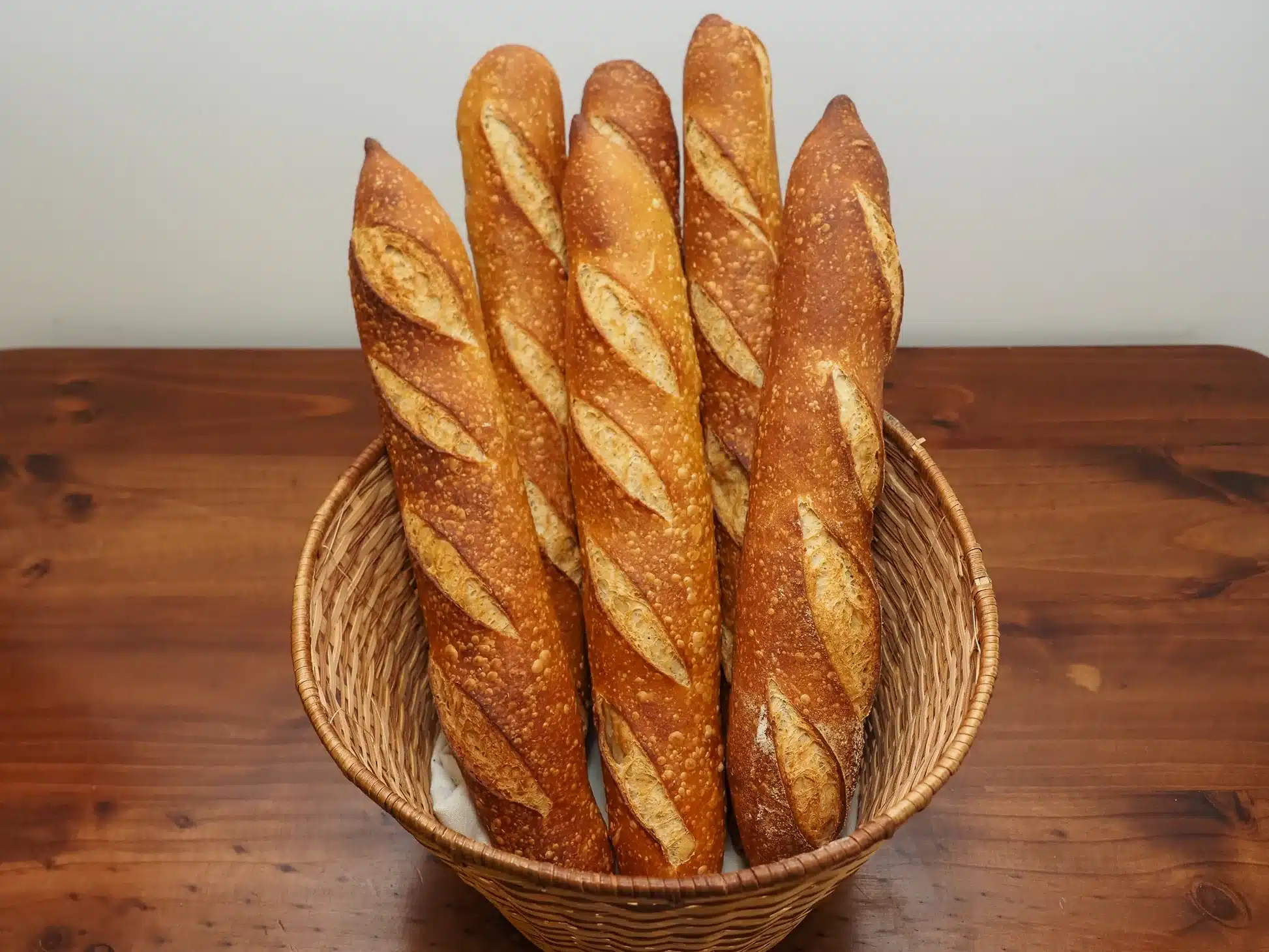 ce boulanger meilleur ouvrier de france est très clair, une baguette ne se mange absolument pas de cette façon